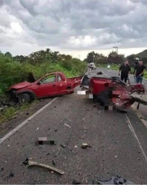Hace pocos minut0 se presento un grave acc1dente en la vía