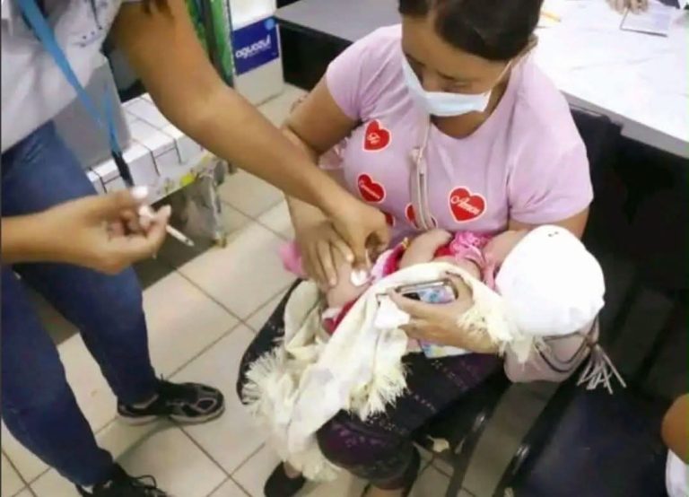 😱🚨 Caso que alarma en redes: bebé fallece y se genera debate sobre vacunas