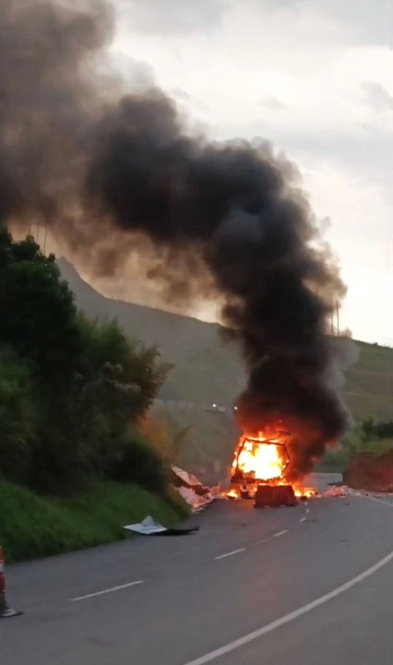 🚨 Fuerte explosión en la vía Panamericana desata alarma entre Popayán y Cali