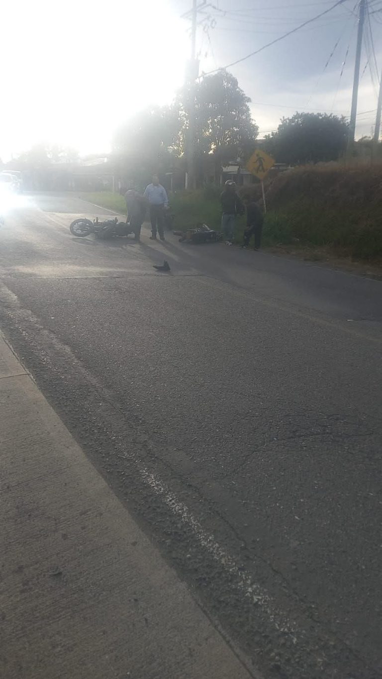 Accidente de tránsito en Timbío involucró varias motocicletas y generó congestión en la zona