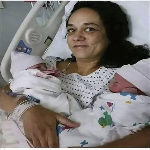 Mujer de 58 años dio a luz a gemelos y la historia detrás sorprendió a miles