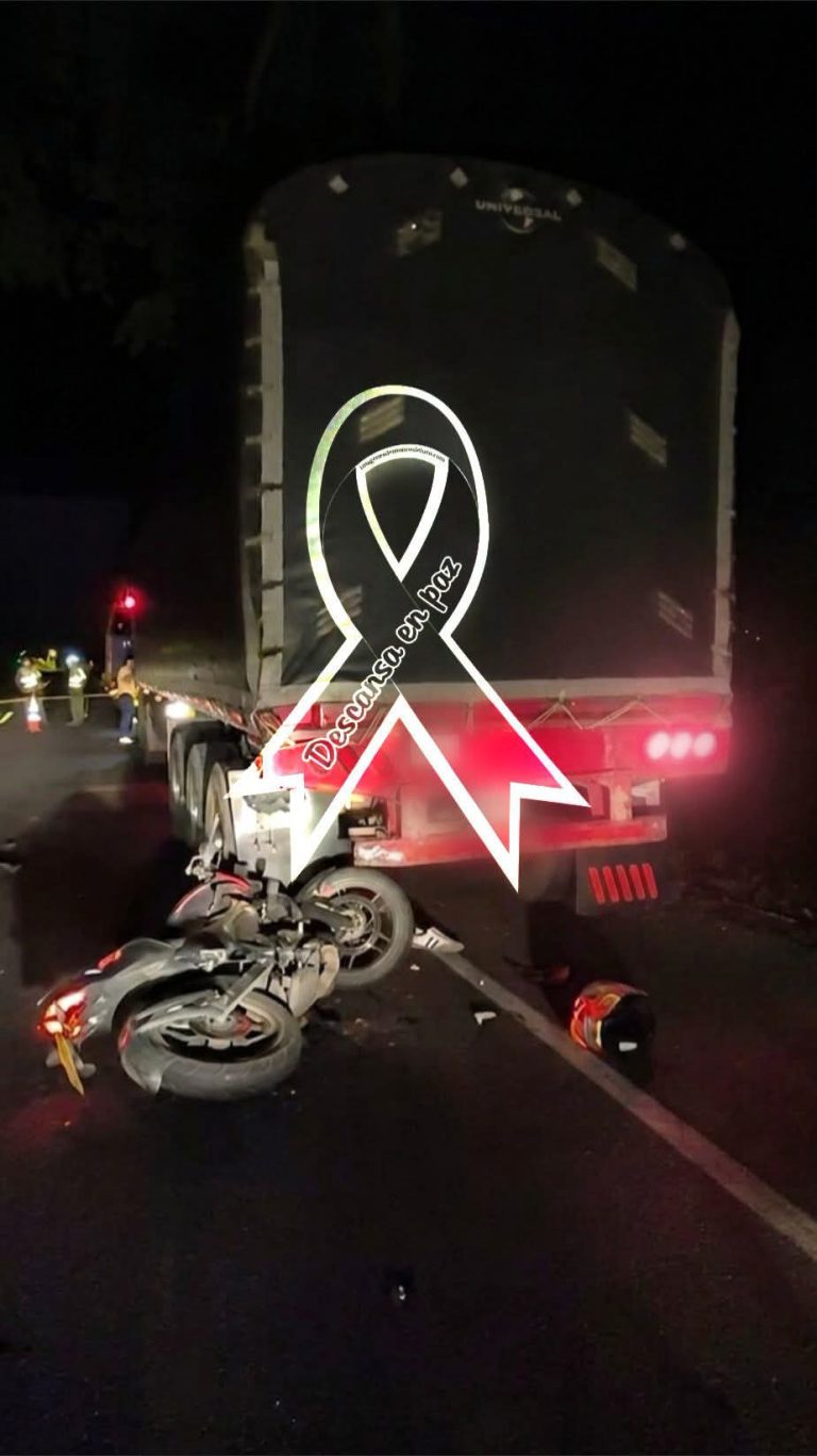 Motociclista pierde la vida tras chocar contra un tractocamión varado en Ibagué