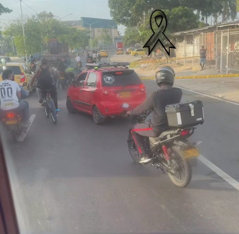 Peatón pierde la vida tras ser atropellado por un vehículo que huyó del lugar; autoridades investigan el caso